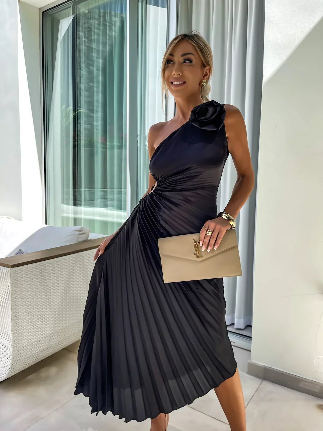 Sophia - Romantic Flower Midi Dress Olivia The Label Black XS