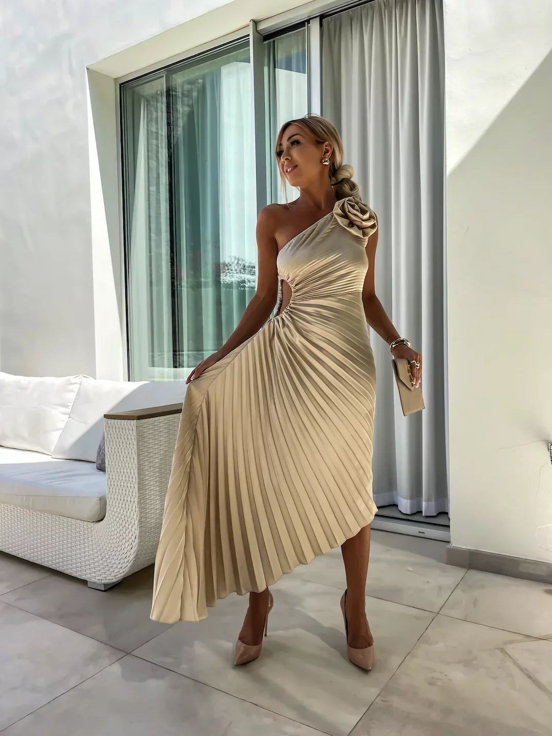 Sophia - Romantic Flower Midi Dress Olivia The Label Beige XS